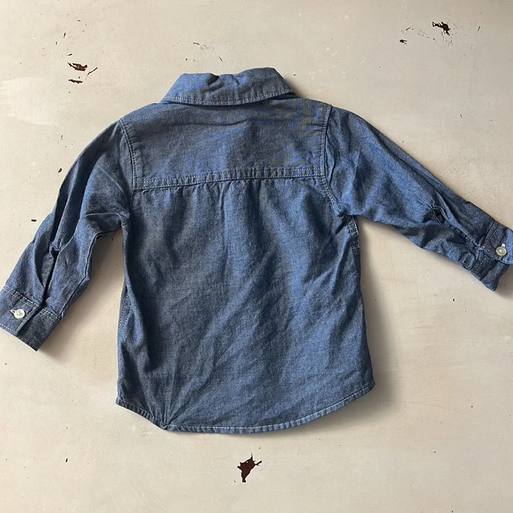 Carter’s boys button up shirt. Size 9 months. New!